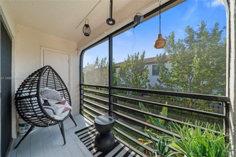 Condo in Miami, Florida, 2 bedrooms  № 2081494 - photo 7