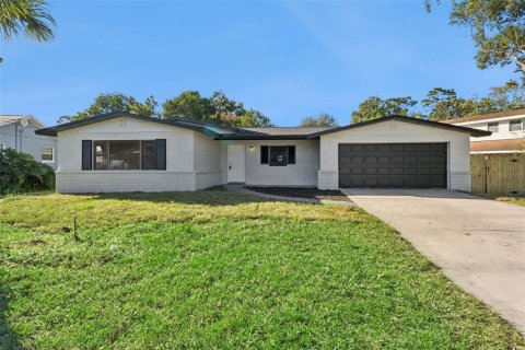 Villa ou maison à Titusville, Floride 4 chambres, 158.31 m2 № 2420053