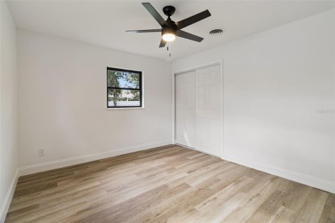 House in Titusville, Florida 4 bedrooms, 158.31 sq.m. № 2420053 - photo 26