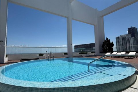 Condominio en alquiler en Miami, Florida, 2 dormitorios, 103.21 m2 № 1953681 - foto 19