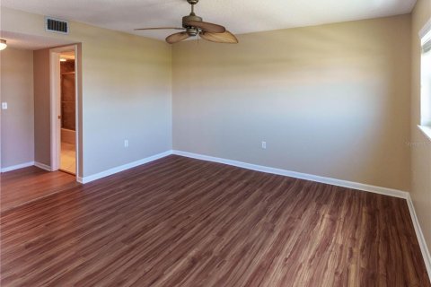 Condo in Port Richey, Florida, 2 bedrooms  № 2388926 - photo 14