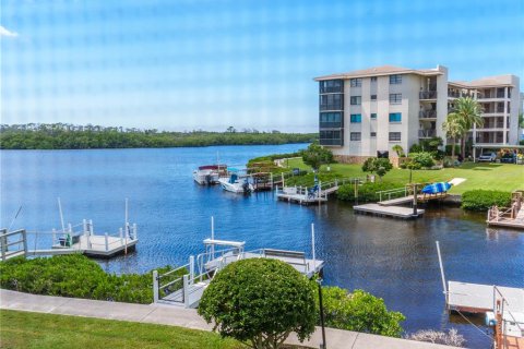Condo in Port Richey, Florida, 2 bedrooms  № 2388926 - photo 25