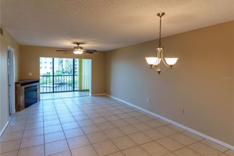Condo in Port Richey, Florida, 2 bedrooms  № 2388926 - photo 4