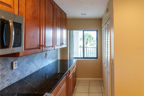 Condo in Port Richey, Florida, 2 bedrooms  № 2388926 - photo 9