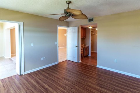 Condo in Port Richey, Florida, 2 bedrooms  № 2388926 - photo 13
