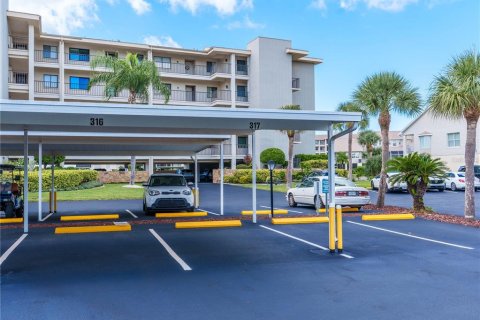 Condo in Port Richey, Florida, 2 bedrooms  № 2388926 - photo 27