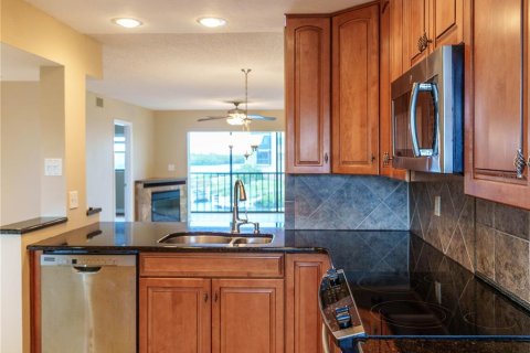 Condo in Port Richey, Florida, 2 bedrooms  № 2388926 - photo 11