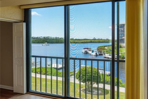 Condo in Port Richey, Florida, 2 bedrooms  № 2388926 - photo 7