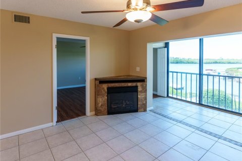 Condo in Port Richey, Florida, 2 bedrooms  № 2388926 - photo 5