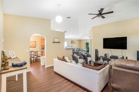 House in Titusville, Florida 3 bedrooms, 136.29 sq.m. № 1916615 - photo 10