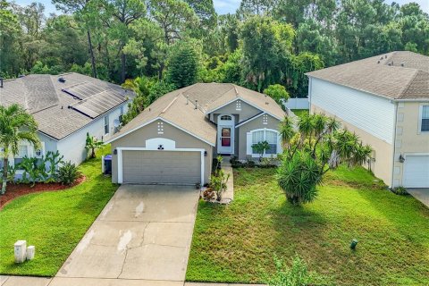 House in Titusville, Florida 3 bedrooms, 136.29 sq.m. № 1916615 - photo 2
