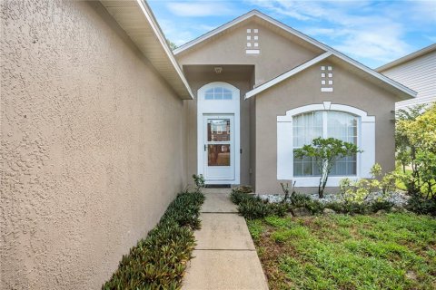 House in Titusville, Florida 3 bedrooms, 136.29 sq.m. № 1916615 - photo 8