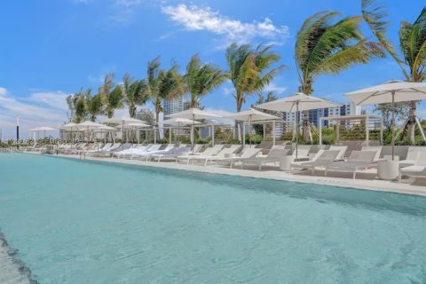 Condo in Miami Beach, Florida, 1 bedroom № 1976462 - photo 29