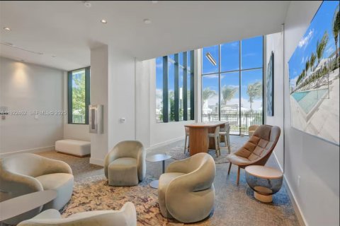 Condo in Miami Beach, Florida, 1 bedroom № 1976462 - photo 25