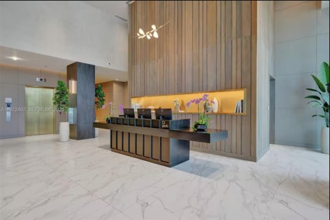 Condo in Miami Beach, Florida, 1 bedroom № 1976462 - photo 19