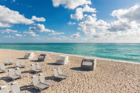 Condo in Miami Beach, Florida, 1 bedroom № 1976462 - photo 18