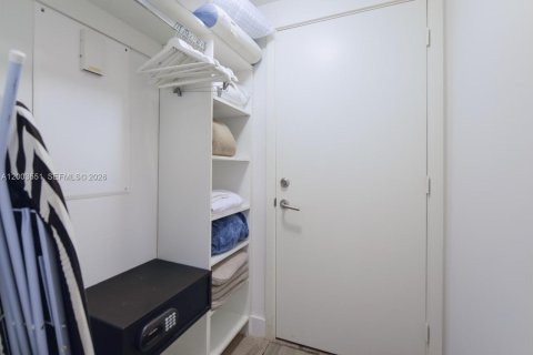 Condominio en venta en Hollywood, Florida, 1 dormitorio, 79.15 m2 № 2069128 - foto 22