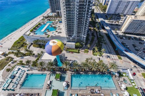 Condominio en venta en Hollywood, Florida, 1 dormitorio, 79.15 m2 № 2069128 - foto 6