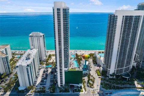 Condominio en venta en Hollywood, Florida, 1 dormitorio, 79.15 m2 № 2069128 - foto 3
