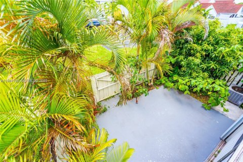 Touwnhouse à vendre à Homestead, Floride: 2 chambres, 123.47 m2 № 2004946 - photo 24