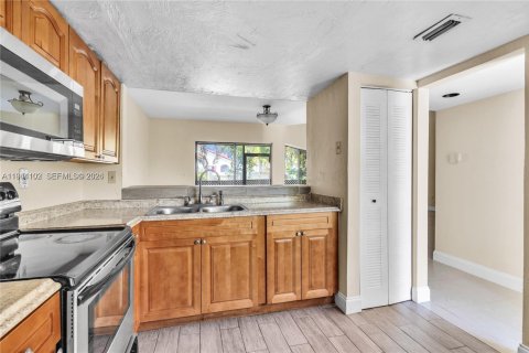 Touwnhouse à vendre à Homestead, Floride: 2 chambres, 123.47 m2 № 2004946 - photo 6