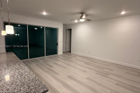 House in Palm Bay, Florida 3 bedrooms № 2030071 - photo 7