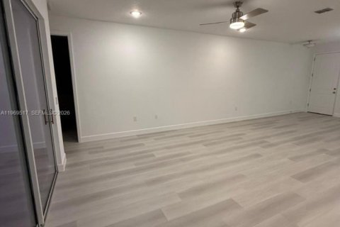 House in Palm Bay, Florida 3 bedrooms № 2030071 - photo 8