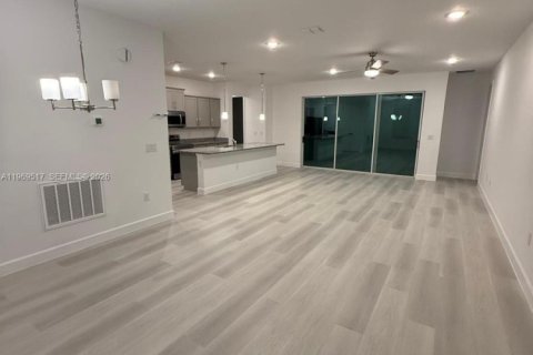 House in Palm Bay, Florida 3 bedrooms № 2030071 - photo 10