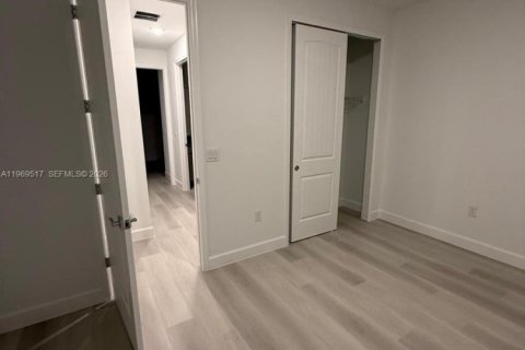 House in Palm Bay, Florida 3 bedrooms № 2030071 - photo 12