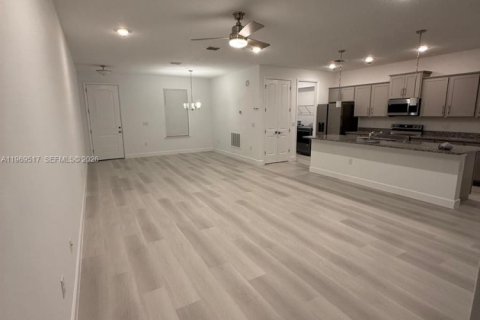 House in Palm Bay, Florida 3 bedrooms № 2030071 - photo 6