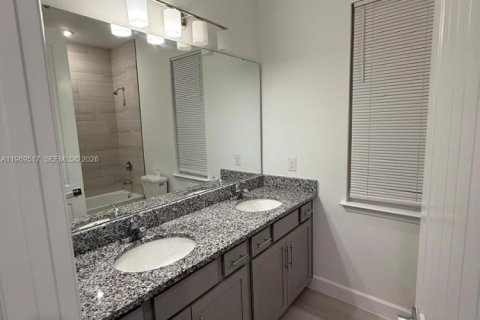 House in Palm Bay, Florida 3 bedrooms № 2030071 - photo 17