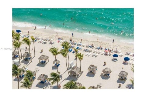 Copropriété à louer à Sunny Isles Beach, Floride: 2 chambres, 152.08 m2 № 2046030 - photo 3