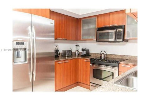 Copropriété à louer à Sunny Isles Beach, Floride: 2 chambres, 152.08 m2 № 2046030 - photo 11