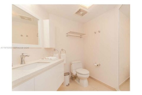 Copropriété à louer à Sunny Isles Beach, Floride: 2 chambres, 152.08 m2 № 2046030 - photo 9