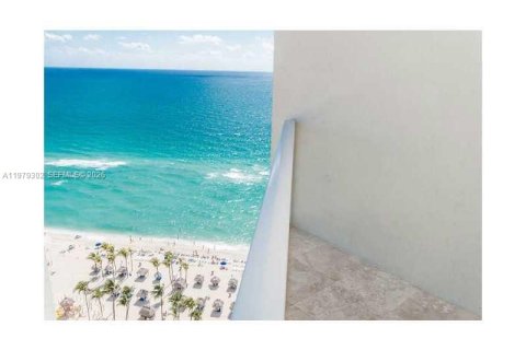 Condo à Sunny Isles Beach, Floride, 2 chambres  № 2046030