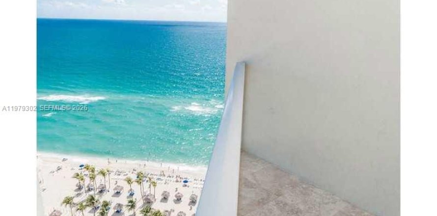 Condo à Sunny Isles Beach, Floride, 2 chambres  № 2046030