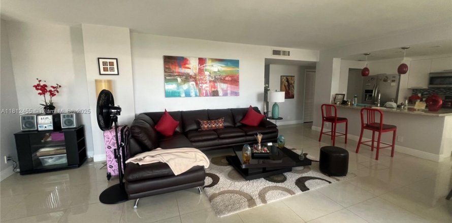 Condominio en Hollywood, Florida, 2 dormitorios № 1758975