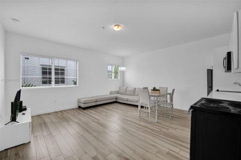Condominio en venta en Miami Beach, Florida, 1 dormitorio, 48.22 m2 № 2154396 - foto 2