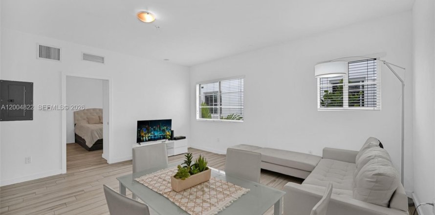 Condominio en Miami Beach, Florida, 1 dormitorio № 2154396