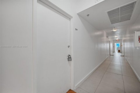 Condominio en venta en Miami Beach, Florida, 1 dormitorio, 48.22 m2 № 2154396 - foto 15
