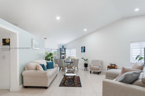 Снять в аренду виллу или дом в Майами, Флорида 4 спальни, 134.99м2, № 1991956 - фото 4