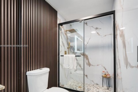 Снять в аренду виллу или дом в Майами, Флорида 4 спальни, 134.99м2, № 1991956 - фото 15