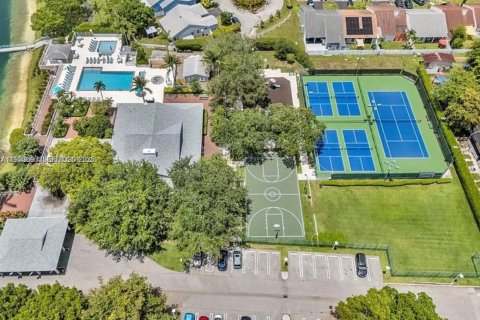 Снять в аренду виллу или дом в Майами, Флорида 4 спальни, 134.99м2, № 1991956 - фото 22