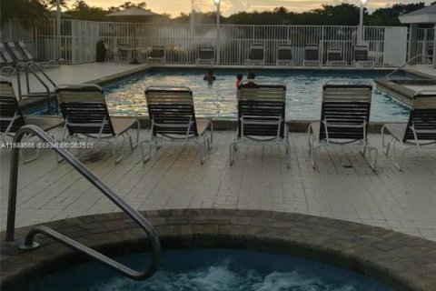 Снять в аренду виллу или дом в Майами, Флорида 4 спальни, 134.99м2, № 1991956 - фото 21