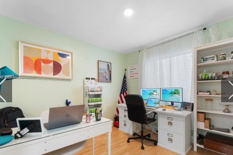 Снять в аренду виллу или дом в Майами, Флорида 4 спальни, 134.99м2, № 1991956 - фото 9