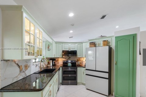 Снять в аренду виллу или дом в Майами, Флорида 4 спальни, 134.99м2, № 1991956 - фото 5