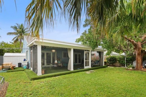 Снять в аренду виллу или дом в Майами, Флорида 4 спальни, 134.99м2, № 1991956 - фото 16