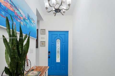 Снять в аренду виллу или дом в Майами, Флорида 4 спальни, 134.99м2, № 1991956 - фото 2