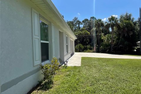 Villa ou maison à vendre à Port Charlotte, Floride: 3 chambres, 144.18 m2 № 2299778 - photo 8