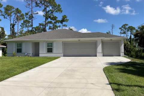 House in Port Charlotte, Florida 3 bedrooms, 144.18 sq.m. № 2299778